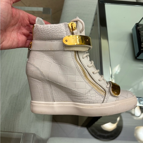 Authentic Giuseppe Zanotti Lorenz 75 TR Donna Gold and Cream High-Top Sneakers - Picture 16 of 17
